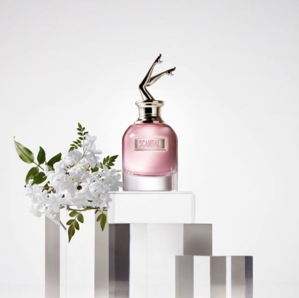 Không gì tuyệt vời hơn một mùi hương thơm nước hoa quyến rũ. Tìm hiểu thêm về những loại hương thơm nước hoa đặc biệt trong hình ảnh và tạo ra một mùi hương độc đáo cho bạn.