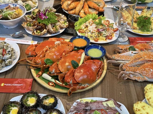 🌅 TỐI NAY ĂN GÌ Ở NHA TRANG? – SANG CHẢNH, ĂN NGON, BUFFET BIỂN CỰC PHÊ 🦀