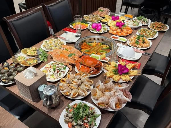 MỖI NGÀY TRÔI QUA,POSEIDON LUÔN TỰ HỎI: