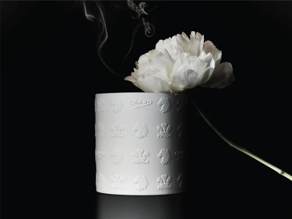 CREED PORCELAIN CANDLES: BIẾN GÓC LÀM VIỆC THÀNH KHÔNG GIAN SÁNG TẠO ĐẦY CẢM HỨNG