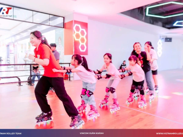 Roller Rink REVIEW THẬT 𝙎𝙖̂𝙣 𝙋𝙖𝙩𝙞𝙣 𝙑𝙞𝙚𝙩𝙣𝙖𝙢 𝙍𝙤𝙡𝙡𝙚 𝙍𝙞𝙣𝙠 𝙓𝙪𝙖̂𝙣 𝙆𝙝𝙖́𝙣𝙝