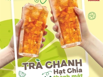Nâng ly đón năm mới rộn ràng