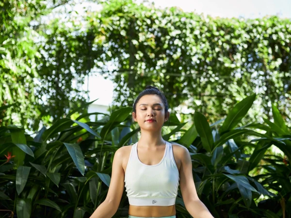 Tận hưởng hoạt động tập luyện yoga với gợi ý trang phục từ Delta Sport