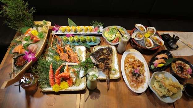 bữa tiệc sushi, sashimi tại nhà hàng Kohaku sushi