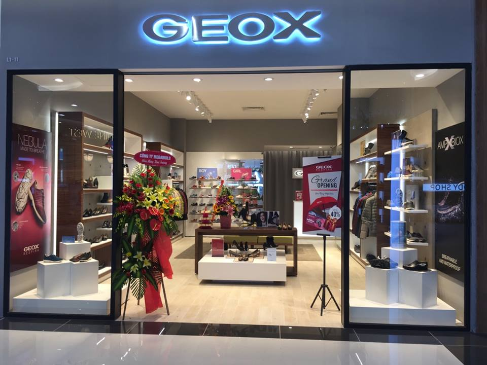 Hệ thống cửa hàng Geox tại Vincom Center Phạm Ngọc Thạch