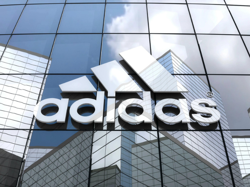 Thương hiệu Adidas vô cùng nổi tiếng tại thị trường Việt Nam