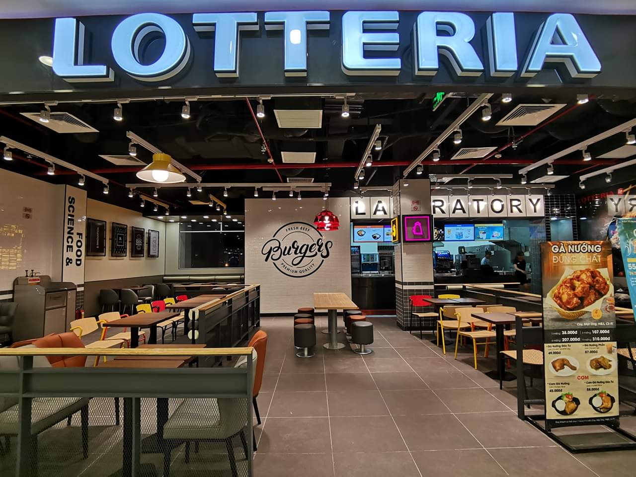 Cửa hàng Lotteria với những món ăn nhanh hấp dẫn 