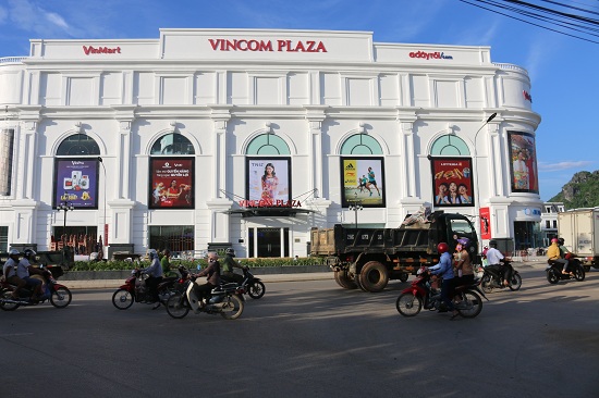 Hình ảnh TTTM Vincom Plaza Sơn La nằm trên tuyến đường chính đắc địa