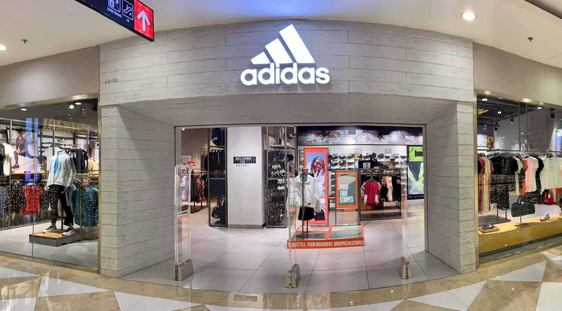 Cửa hàng Adidas tại TTTM Vincom