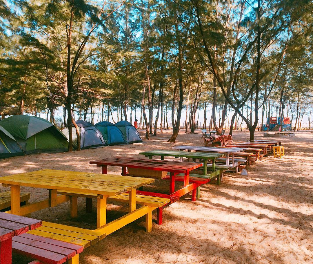 khu vực cắm trại tràn ngập sắc màu tại Zenna Pool Camp