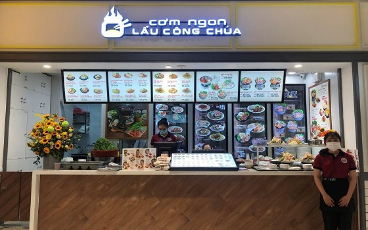 nhân viên phục viên nhiệt tình và tận tâm