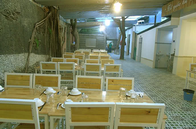 không gian quán rộng rãi, thoáng mát