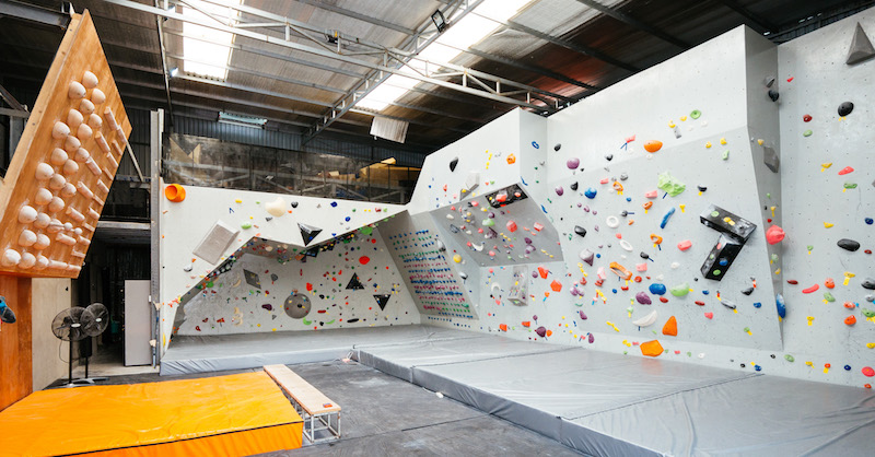 Mô hình tường leo núi tại Vertical Academy