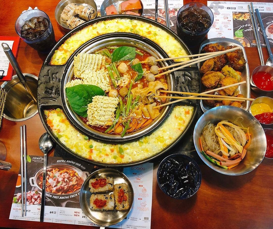 Món lẩu Hàn Quốc đa dạng các loại Topping tại Dookki