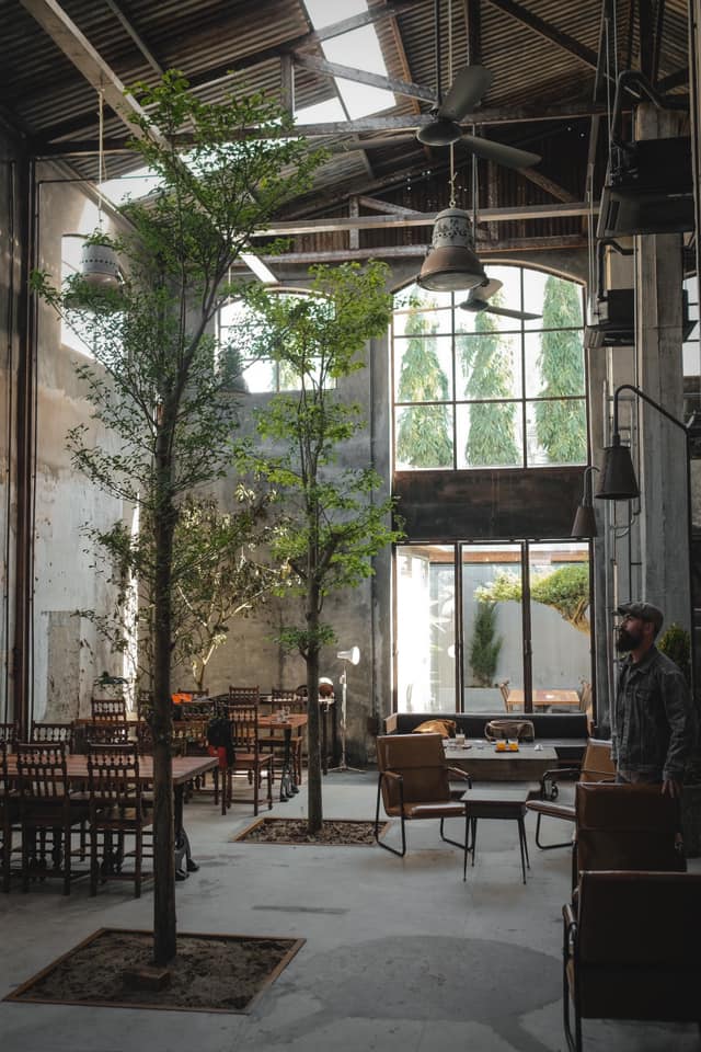 Những quán cà phê ở Huế nào nổi bật với kiến trúc độc đáo và ấn tượng?