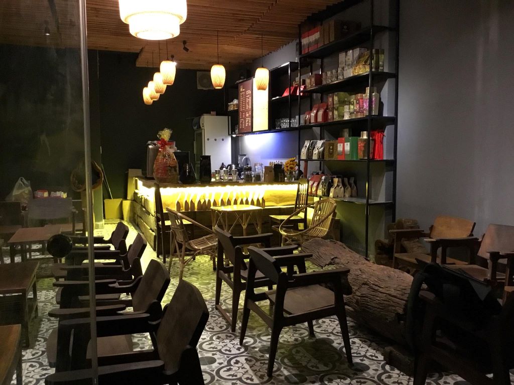 hue roastery cafe với không gian cổ kính