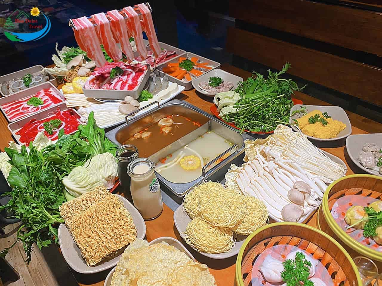 Sự kết hợp hòa quyện giữa lẩu và nướng tại Buffet Rau LAGIM Đà Lạt