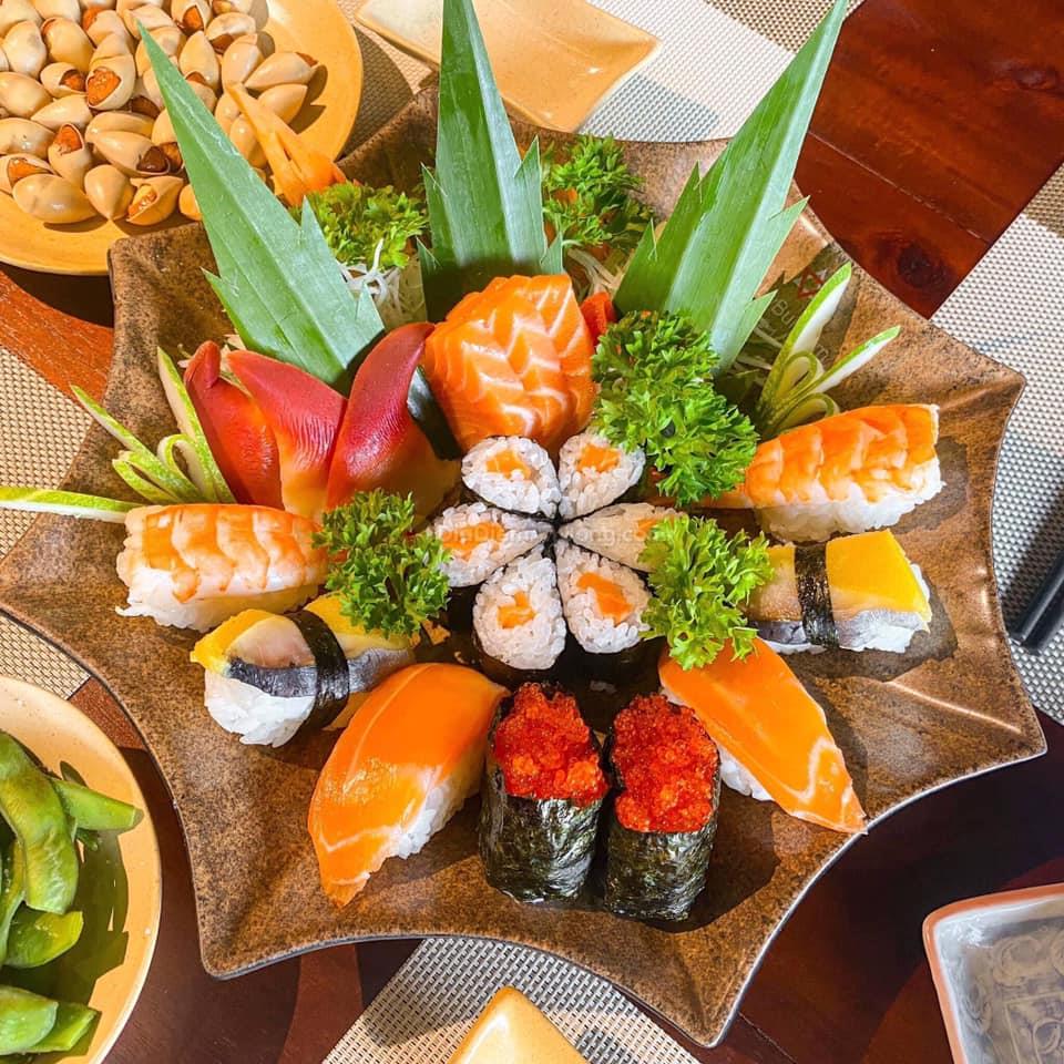 đa dạng món sushi tươi ngon tại Sumo Yanikiku