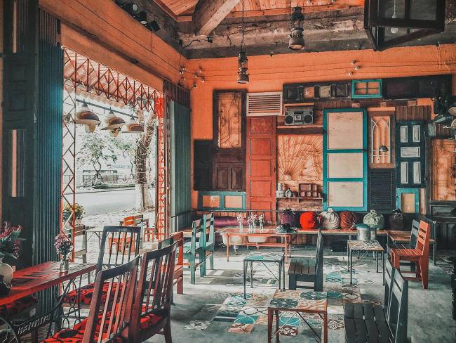1975 quán coffee Danang ở Đà Nẵng có không gian cổ xưa và view sống ảo cực chất