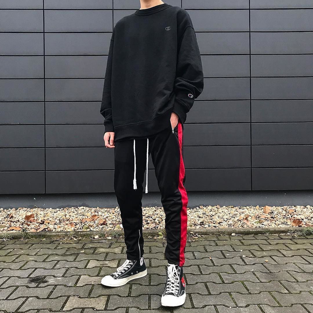 quần jogger nam phối cùng giày converse cổ cao