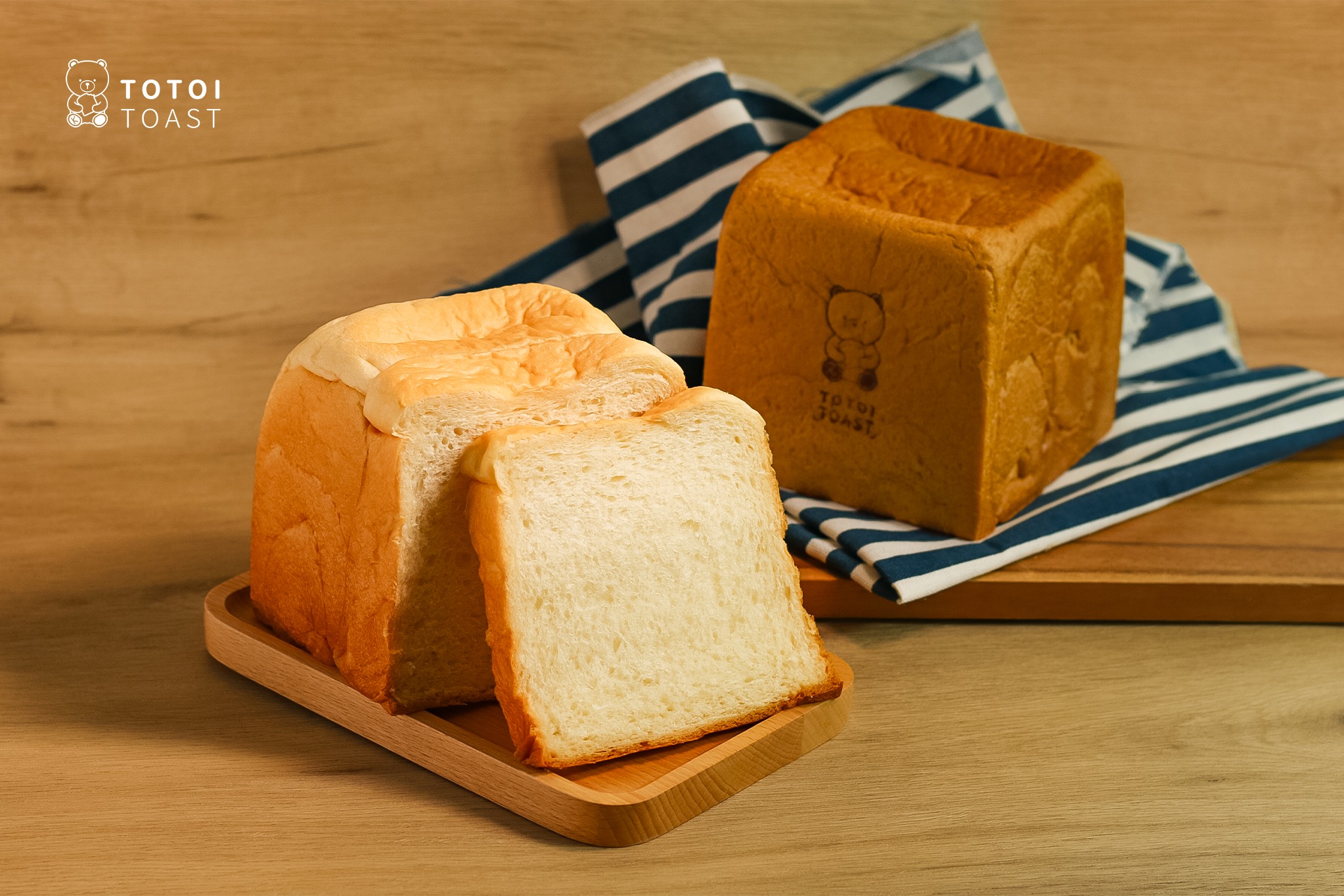 Bánh toast thơm và ngon, mượt xốp bên trên Totoi Toast