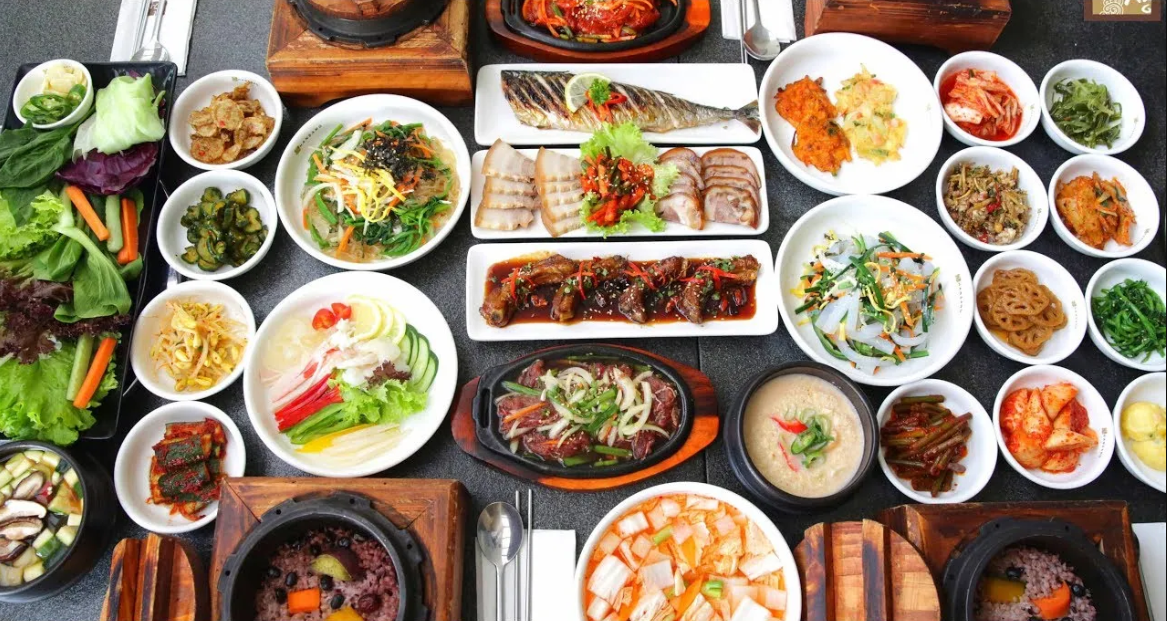 bữa ăn thịnh soạn tại nhà hàng Lộc Vừng Quán