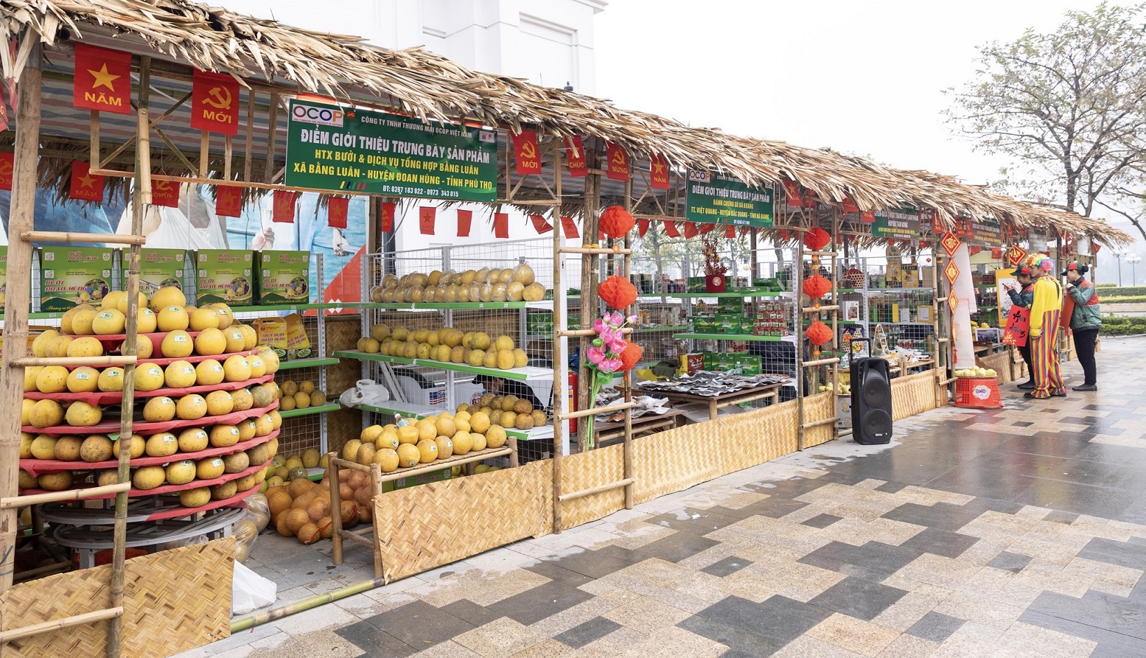 Phiên chợ Xuân Xanh tại Vincom quy tự hàng trăm mặt hàng đặc sản địa phương phong phú, hấp dẫn