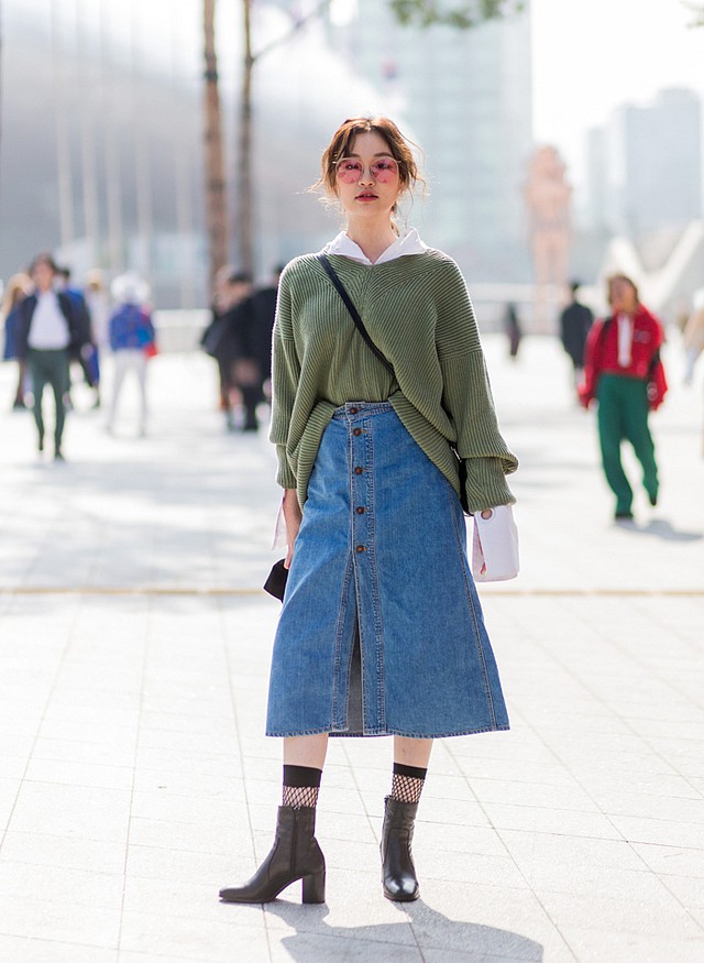 Các kiểu phối sweater với chân váy giúp nàng thật xinh xắn - Shopee Blog