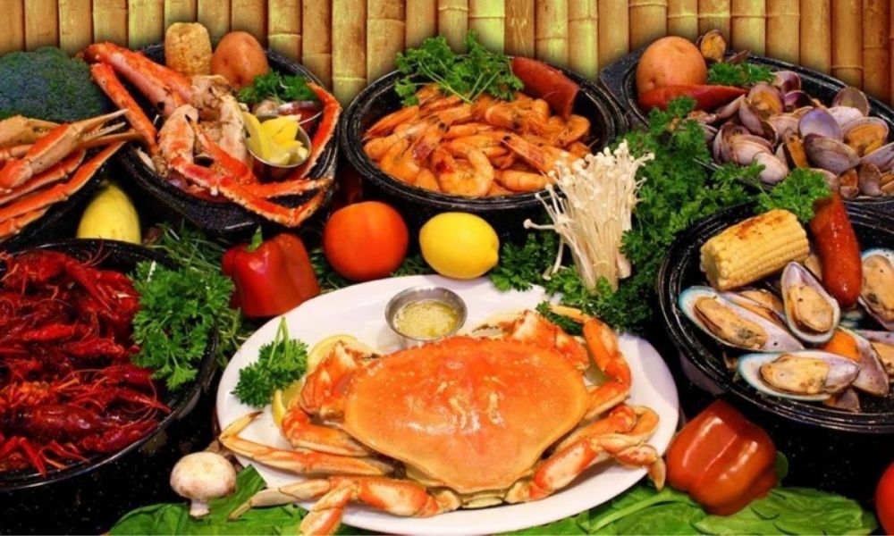 Buffet hải sản tại Cát Bà có món ăn hải sản tươi sống không?
