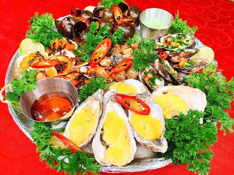 Nhà hàng quận Tân Phú Hòn Rơm có thưucj đươn đa dạng nhiều loại hải sả