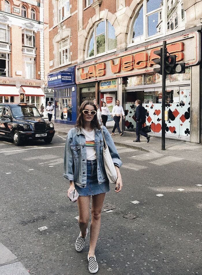 chân váy ngắn phối cùng vans caro sành điệu