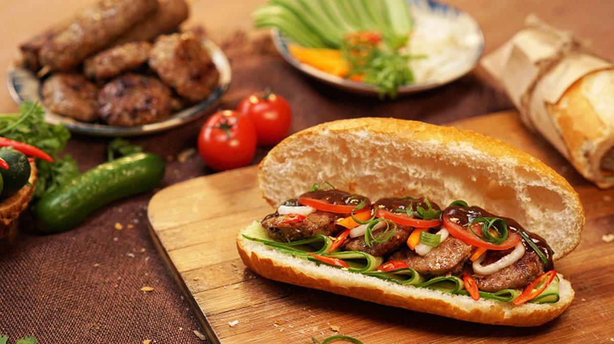 Bánh mì là loại thức ăn nhanh phổ biến ở một số nước, trong đó có việt nam