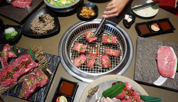 Thưởng thức thịt nướng và những khoản Nhật bên trên Sumo BBQ