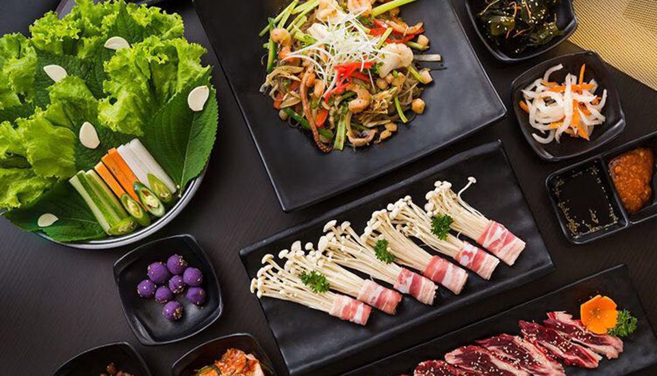 Samurai BBQ cung cấp buffet nướng và cả những món ăn chuẩn Nhật Bản