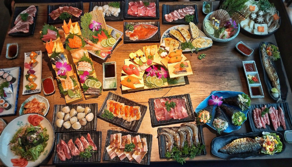 Thưởng thức buffet sushi tại Kunimoto