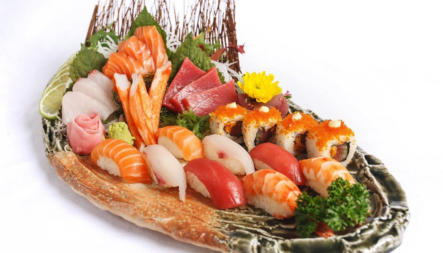 Thưởng thức nhiều loại sushi hương vị mới lạ với Sushi World