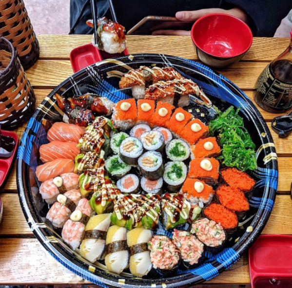 Nguyên liệu tươi ngon của Trạm Sushi