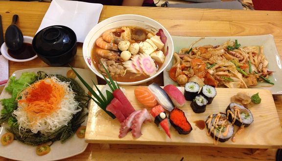Nhà hàng Sakura - Buffet sushi băng chuyền độc đáo