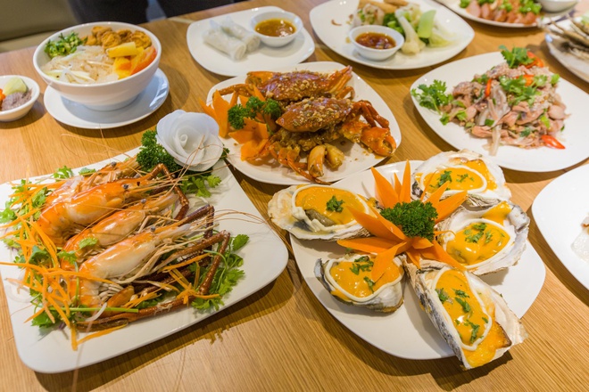 Buffet Hoàng Yến có đa dạng hải sản tươi ngon