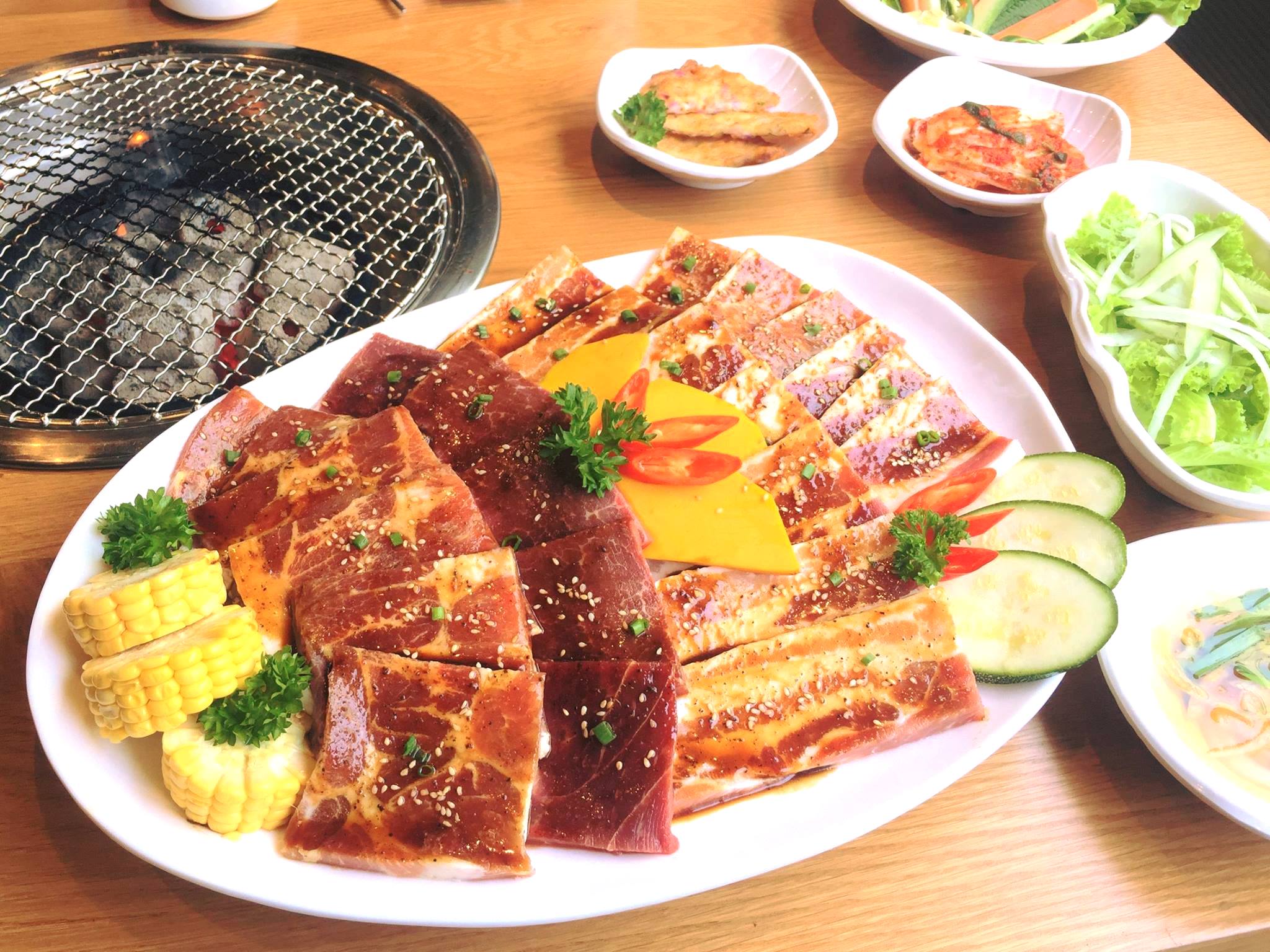 Mr. Park Korean BBQ nổi tiếng với các món sườn heo, sườn bò cao cấp