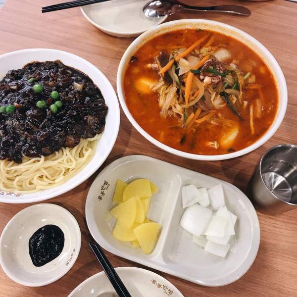 Paik's Noodle - Quán ăn món Hàn nổi tiếng quận 1
