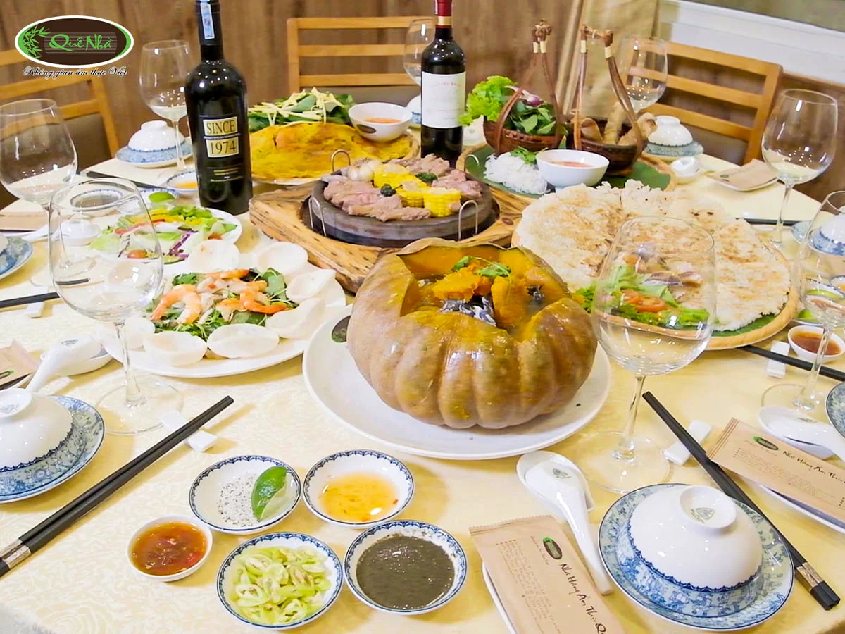 bữa ăn thịnh soạn với đa dạng các món ngon tại Quê Nhà