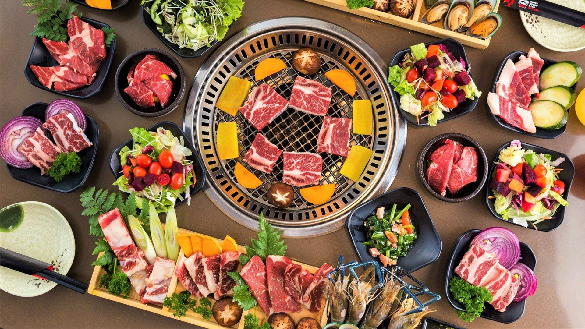 nếu cuối tuần không bận, rủ đồng bọn đến ngay với Sumo Yakiniku để thưởng thức