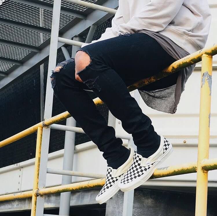 phối vans caro cùng quần jeans