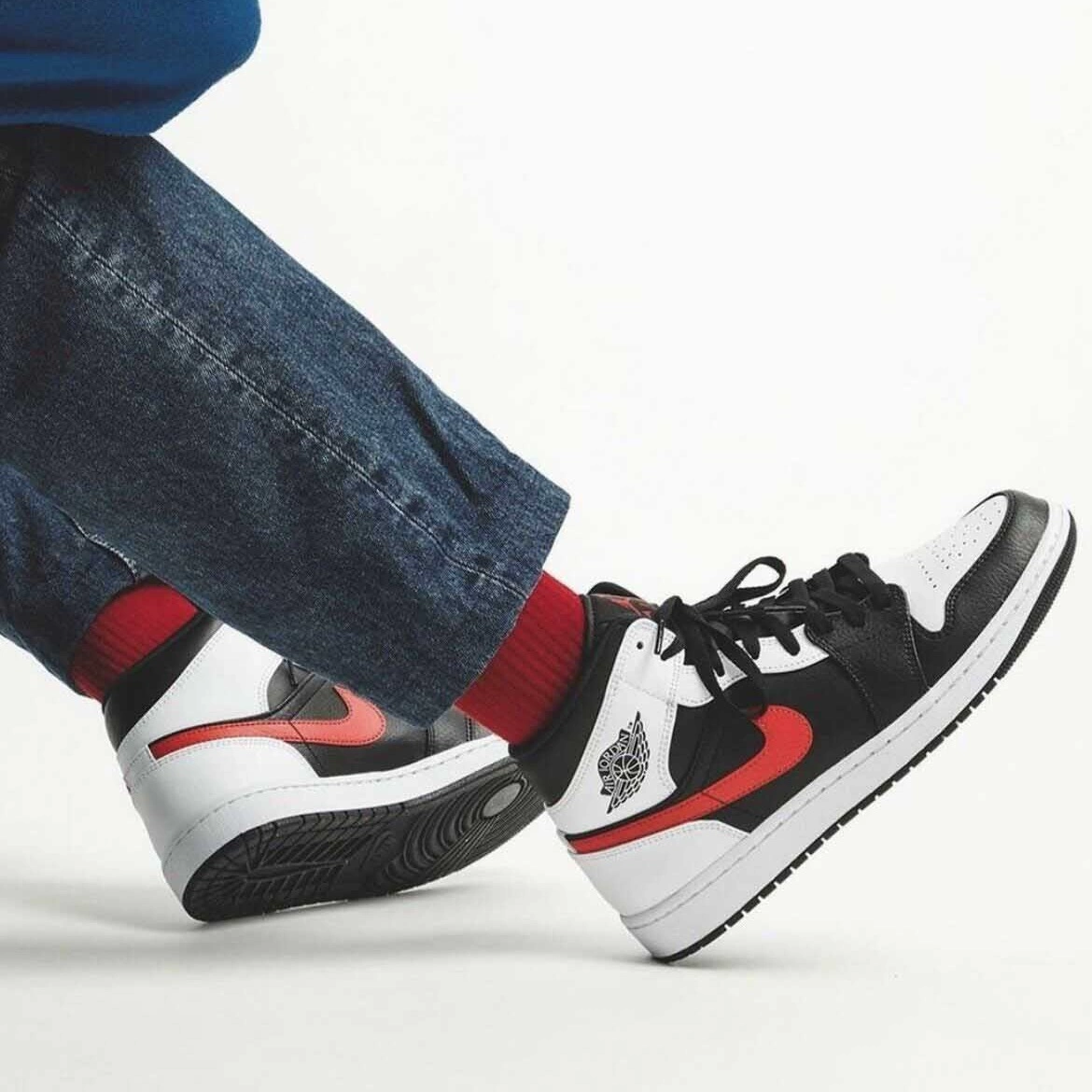 Phối đồ giày Nike Jordan Dam cùng với quần Jeans