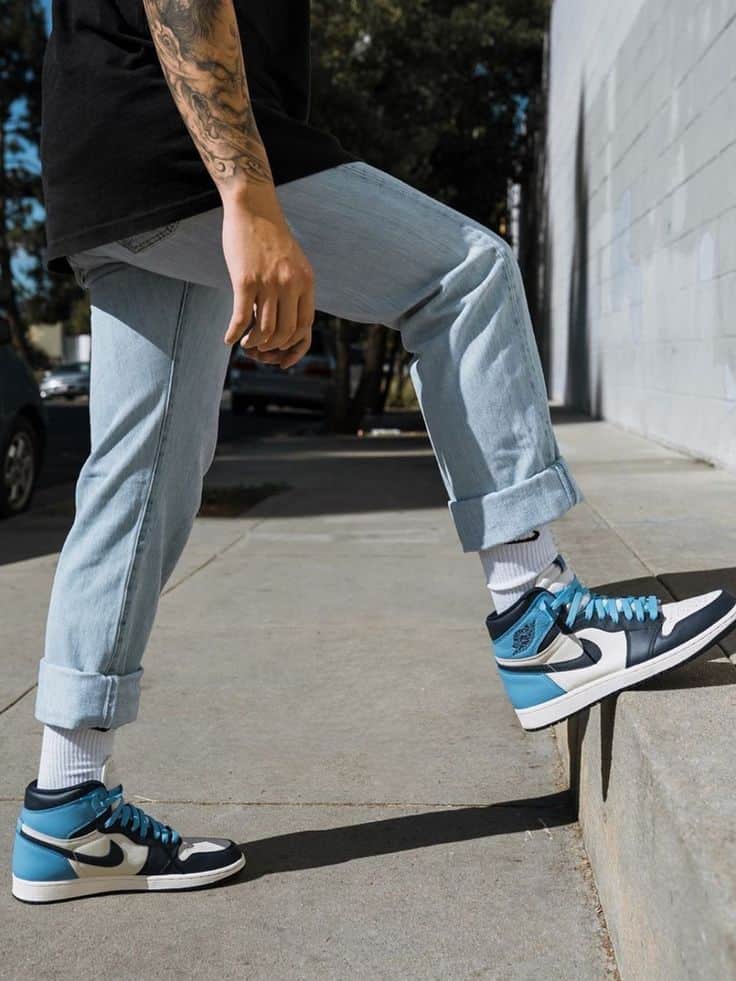 Phối đồ với giày Nike Jordan Dam cùng quần Jeans siêu cá tính