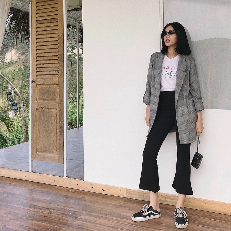 Phối giày Vans cùng với áo blazer và áo thun quần ống xoè