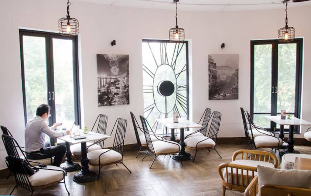 Quán cafe tông trắng Loft Cafe với thiết kế tỉ mỉ tinh xảo