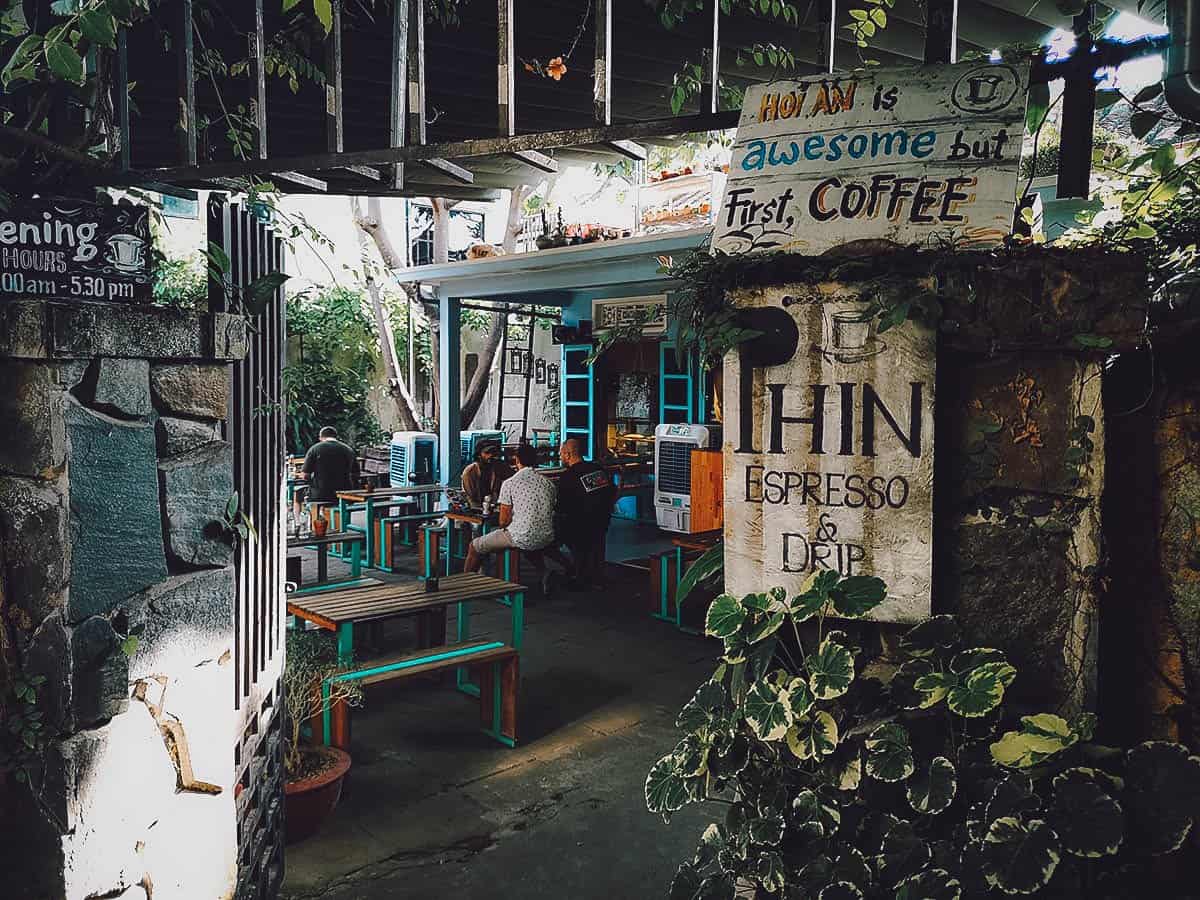Không gian quán cà phê Phin Coffee