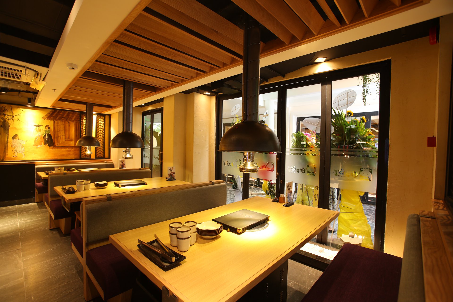 Quán nướng Hàn Quốc Gogi House có không gian hiện đại